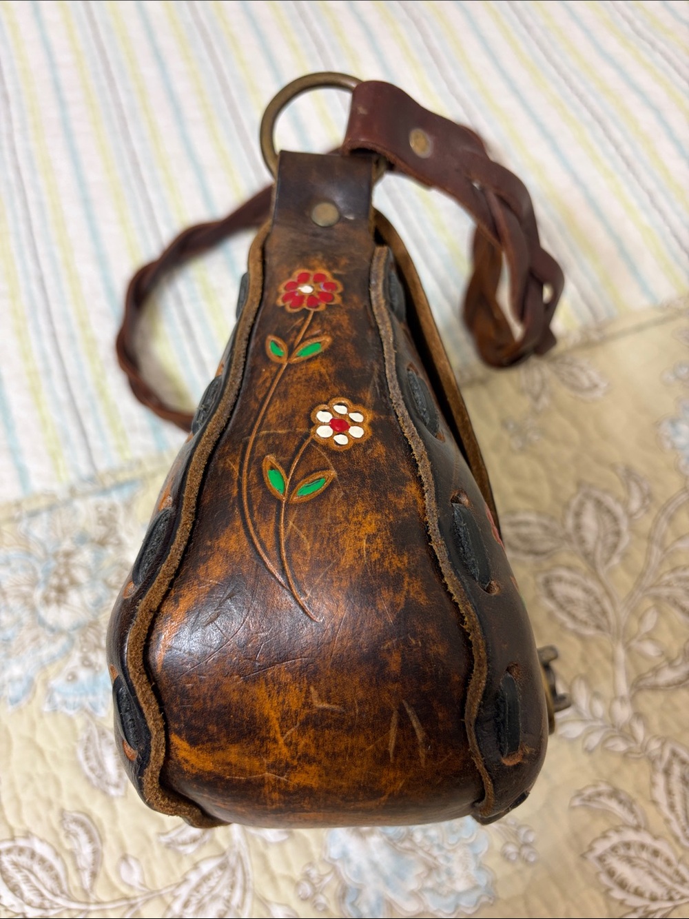 Vintage 70s leather Hand-Tooled Floral Crossbody bag by Canale - Picture 9 of 16